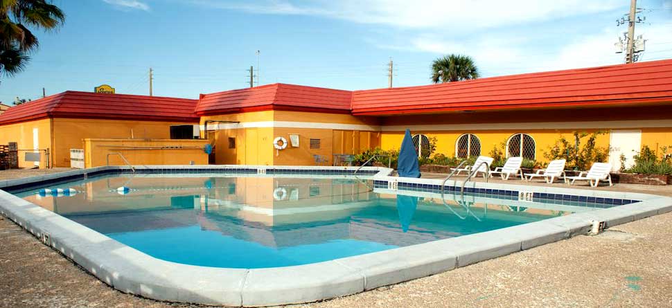 Outdoor Pool Year Round Scottish Inn Jacksonville